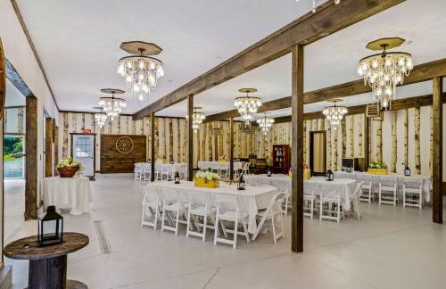 Spacious Villa Rental with a Pool for a Large Group near Catskill Mountains, New York - Photo 24