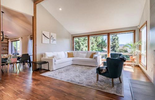 PNW Contemporary Retreat near Lake Sammamish - Foto 1