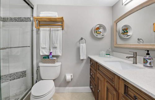 Beachfront paradise Ocean Village Golf Tennis Several heated pools Tiki bar Pickleball insite sports bar and restaurant and much more - Foto 10