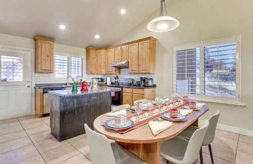 Hike, Golf and Ski Family Home in South Jordan - Foto 2
