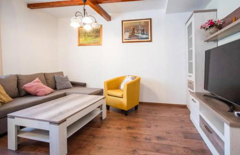 2 Bedroom Amazing Apartment In Veli Brgud - Photo 8