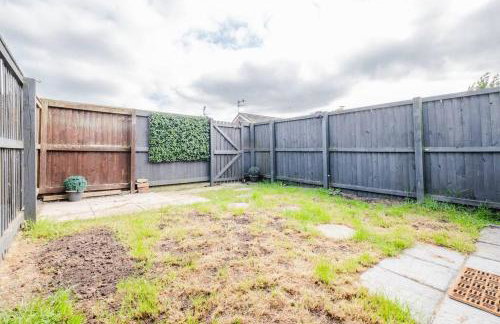 Charming House with Free Parking - Photo 56