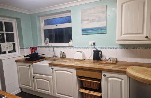 Alverstoke Manor - family home with pool table - Photo 28