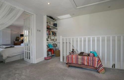 Gorgeous House near Windsor & River Thames - Photo 8