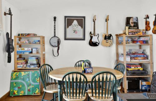 4BR Desert Oasis near Valley and Vegas - Foto 43