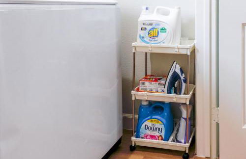 Cozy Luxe Unit Near Disneyland - Sleeps up to 10! EV Friendly & King Bed - Foto 30