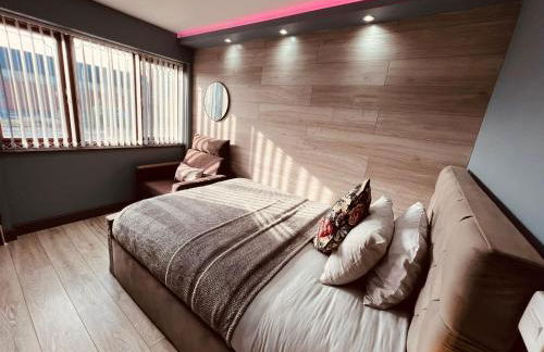 MODERN SUITES -5 Bedroom House- With FREE PARKING Birmingham city - Foto 43