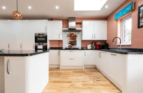 4 Bed house Parking 5 mins Sidcup Station - Pass the Keys - Foto 3