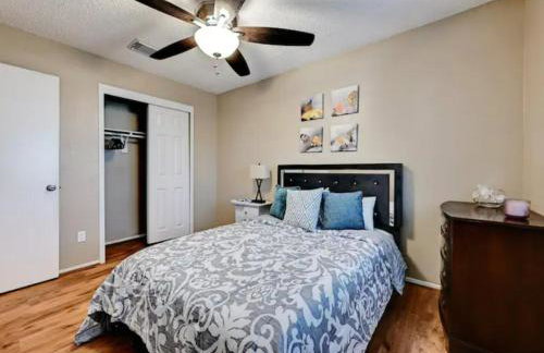 Modern Family Home, Close to Typhoon Texas and Tesla Gigafactory - Photo 17