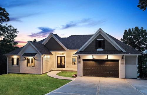 Magazine-Featured Mansion, Golf Green, Casino, etc - Foto 55