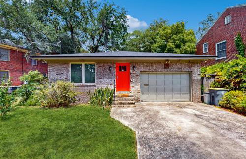 Updated house with enclosed yard, patio, central AC, & washer/dryer - Foto 25