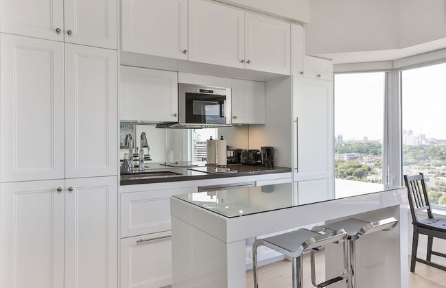 QuickStay - Chic in Yorkville (Yonge & Bloor) - Photo 10