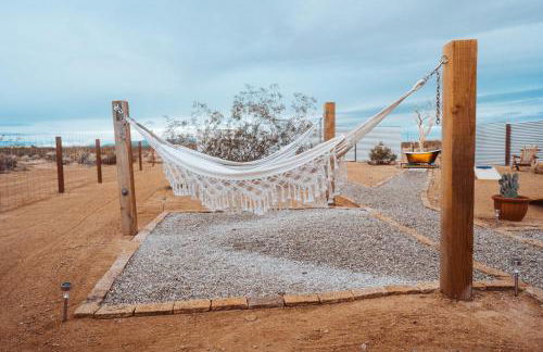 Romantic Desert Escape - Stargazing Dome, Hot Tub, Fire Pit, Hammocks, Cowboy Pool - Foto 21