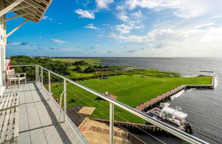 The Slick - Waterfront 3-Bedroom, 3-Bathroom Penthouse Suite at REAL Watersports - Foto 6