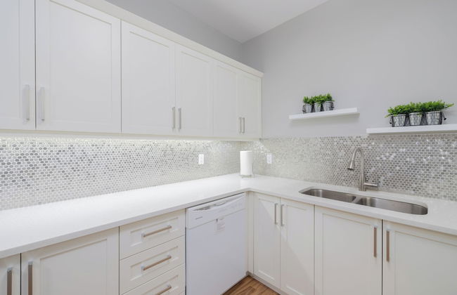 Obasa Suites At The Hamilton - Photo 7