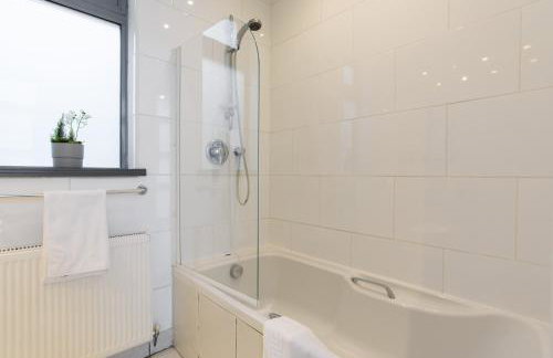 City Retreat, 2 Bed House with Cloudstream Hot Tub - Foto 8