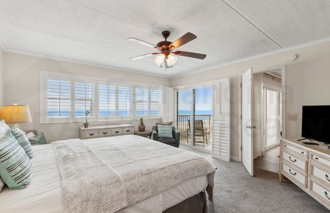 Upper Unit Condo Overlooking Both the Ocean Pier and Swimming Pool by RedAwning - Foto 3