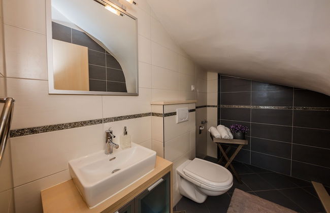 Luxury Secluded Villa w. Pool, Jacuzzi and Garden - Photo 31