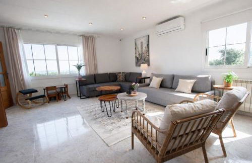 2 Private Abodes in One Magnificent Villa! - Foto 9