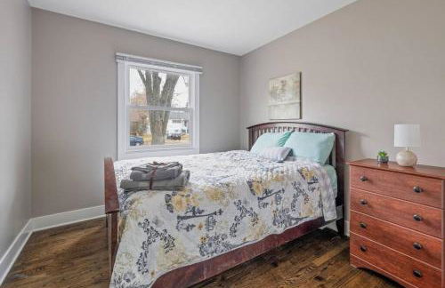 Benson. Cozy pet friendly living. No pet fees. - Photo 9