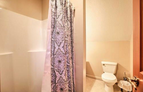 House with Deck, Fire Pit - 15 Mins to Snowshoe! - Foto 31