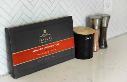 HostWise Stays - The Carnegie - Sauna, 1 Block from Butler St, Family Friendly - Foto 38