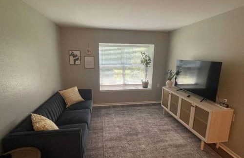 The Ingrid Apt #8 - Fresh and Simple 2bd with WiFi - Foto 5