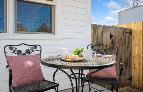 City Park Bungalow Pet Friendly with Dog Run - Photo 19