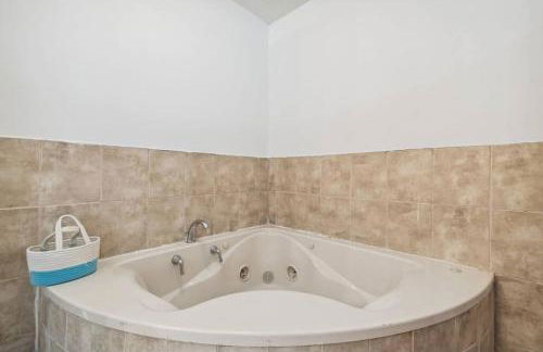 TRANQUILITY! PRIVATE Gated Estate! Boats, RVs OK! Has Separate Apt, Fishing, Hiking, LOW Rates! - Foto 67