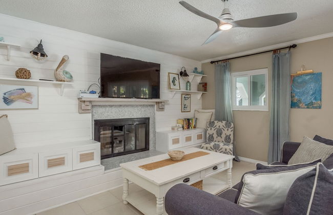 Great 6BR for All Ages/Heated Pool 5 Min to Beach by RedAwning - Foto 26