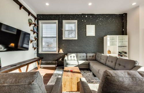 Converted Store Front Home Lets You Live Like a Local in the Heart of it All! condo - Foto 8