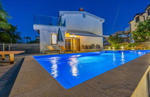 VILLA NINA MALINSKA 150m FROM THE BEACH, SWIMMING POOL - Foto 1