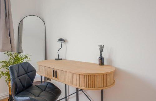 Modern Home with Games Room, Watford - Foto 21