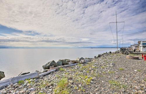 Waterfront Ferndale Home Deck and Beach Access - Foto 25