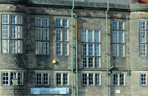 Fabulous 2 bed Historic Ground floor apartment Belper with free car parking next to property - Foto 60