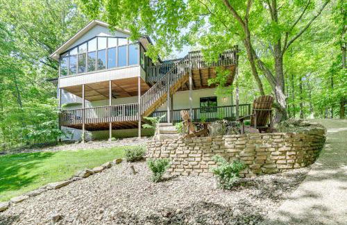 The Bella Vista Lakeside Treehouse Dock and Kayaks! - Photo 4
