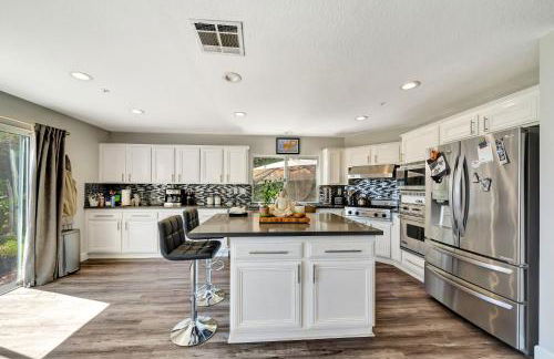 Stunning Hilltop 5BR With View And Hot Tub! - Foto 17