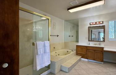 Newly Renovated Lakefront with Dock - Foto 20