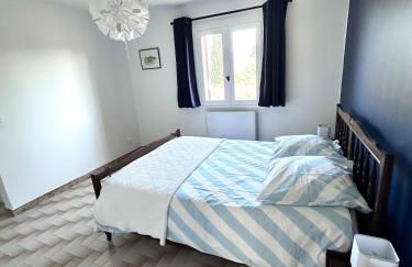 Les Grillons Maison cozy avec grand jardin - Foto 6