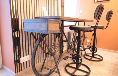 Luxury Studio, Rez de chaussée, Parking privé vidéo surveillance, Canapé haute qualité convertible couchage 2 personnes, Centre Ville proche, Restaurant, boulangerie 2 minutes à pied, Terrasse - 800mètre carré de terrain - Géré par Presta-Zen'Services - Foto 25