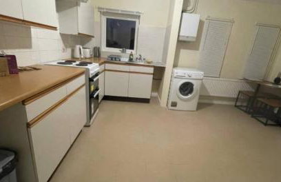 Cosy House- Sleeps 7 Centrally Located Free Parking, Fast WIFI Smart Tv with Sky and Netflix Business Travellers Relocators Leisure Welcome - Foto 42