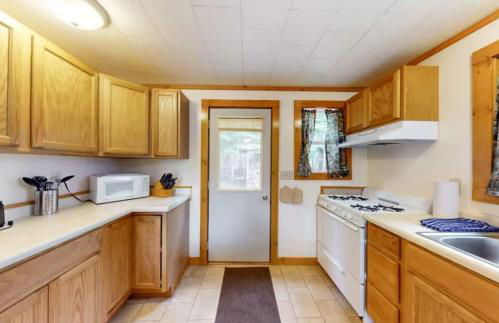 Anderson Lakeside Cabin - Photo 5