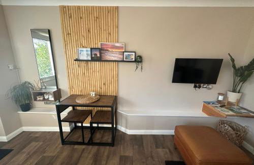 The Cwtch,Self Contained Coastal Annex Freshwater - Photo 6