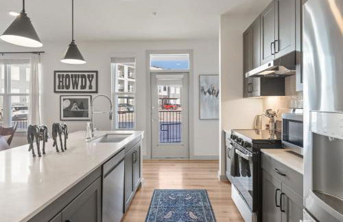 Stylish Ground Floor 2BR 2BA with Private Patio - Foto 35