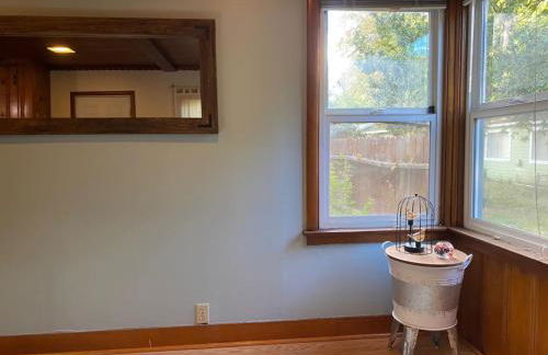 Cozy King Bed Cabin Fireplace - Photo 18