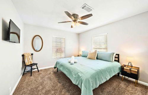 3 bedroom 1 bath WiFi Large back yard with BBQ pit - Foto 3