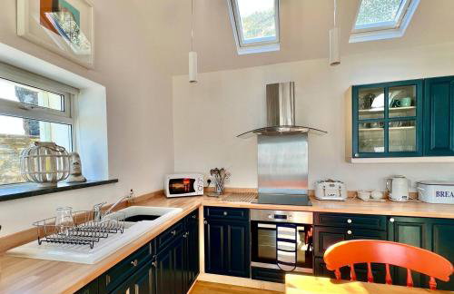 Beachfront Cottage with Sea Views & Coastal Walk - Foto 5