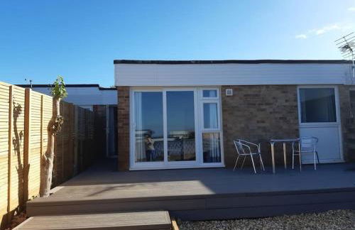The Getaway - Modern 2 Bedroom Brixham Bungalow with sea peeps - Photo 18