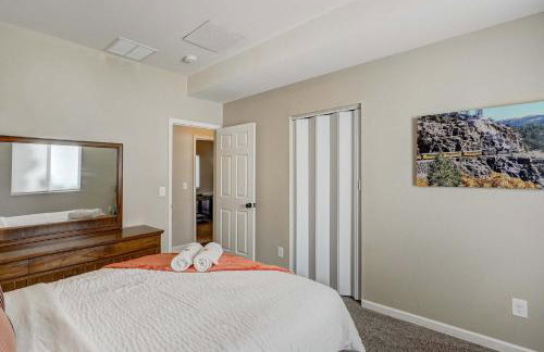 Cresthaven Hall 2 Mins to UCCS Family Fun & BBQ - Foto 45