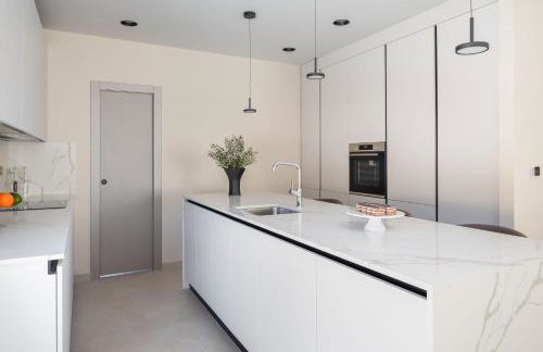 Luxury Villa Dolac near Split, airport, complete privacy, infinity heated pool - Photo 34